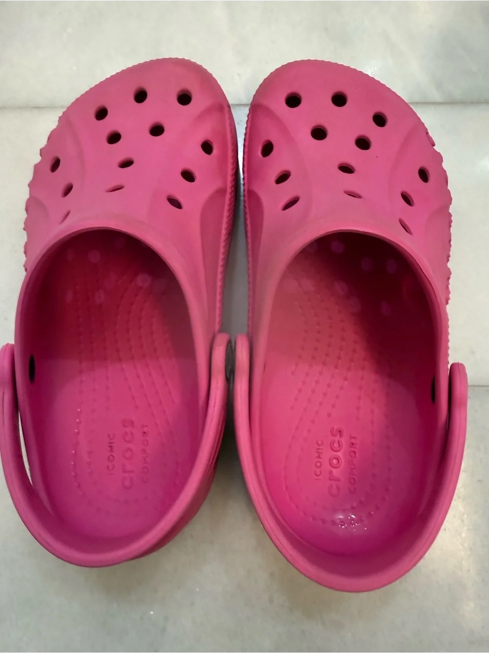 CROCS Kids Classic Clog in Bright Pink. Size 1